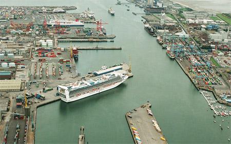 Cruise Shipping and Urban Development Dublin cover image Cruise Shipping and Urban Development Dublin cover image