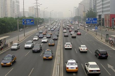 Beijing's 2nd ring road in smog (Photo: Peter Dowley/Flickr cc by)