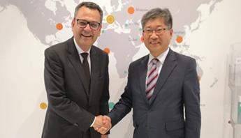 Young Tae Kim with Mohamed Mezghani at the UITP Summit